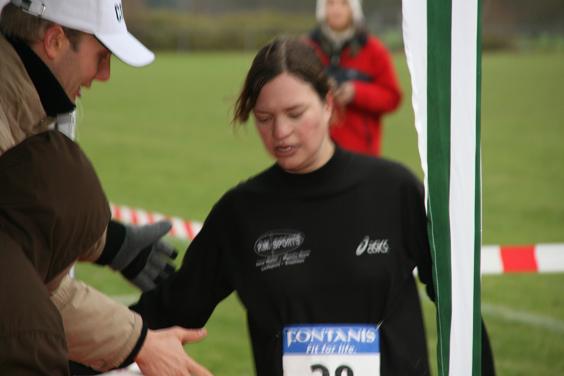Branka Hajek erreicht als schnellste Frau das Ziel in einer Zeit von 39:17 min.