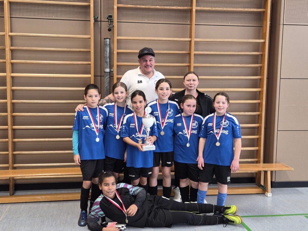 E-Mädels trotzen Schneechaos und holen Platz zwei beim Hallenturnier in Wüstenrot