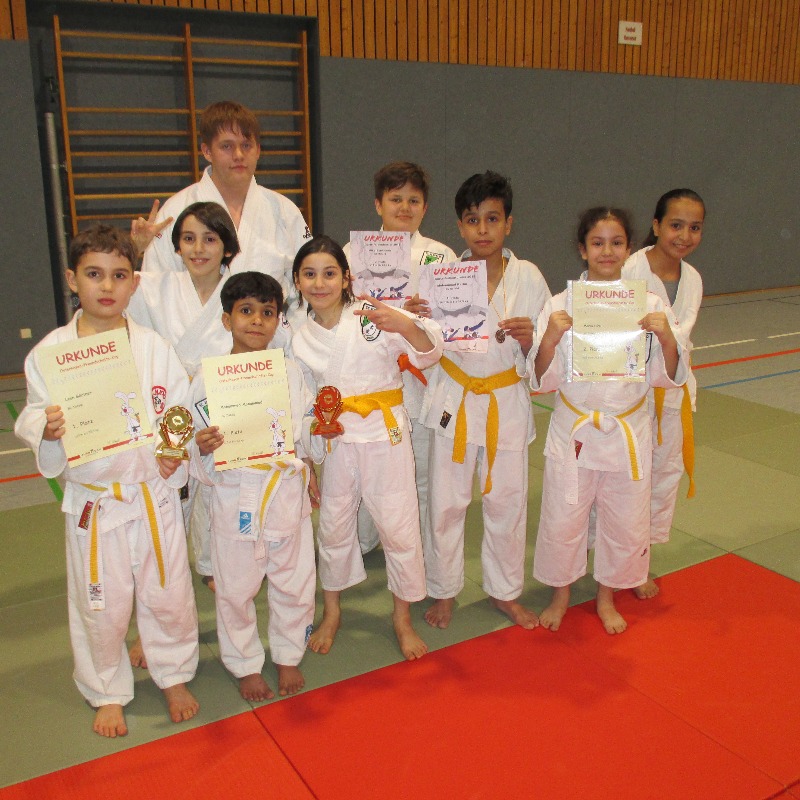 Junge Judokas beim Osterhasen-Cup und Gürtelfarbenturnier